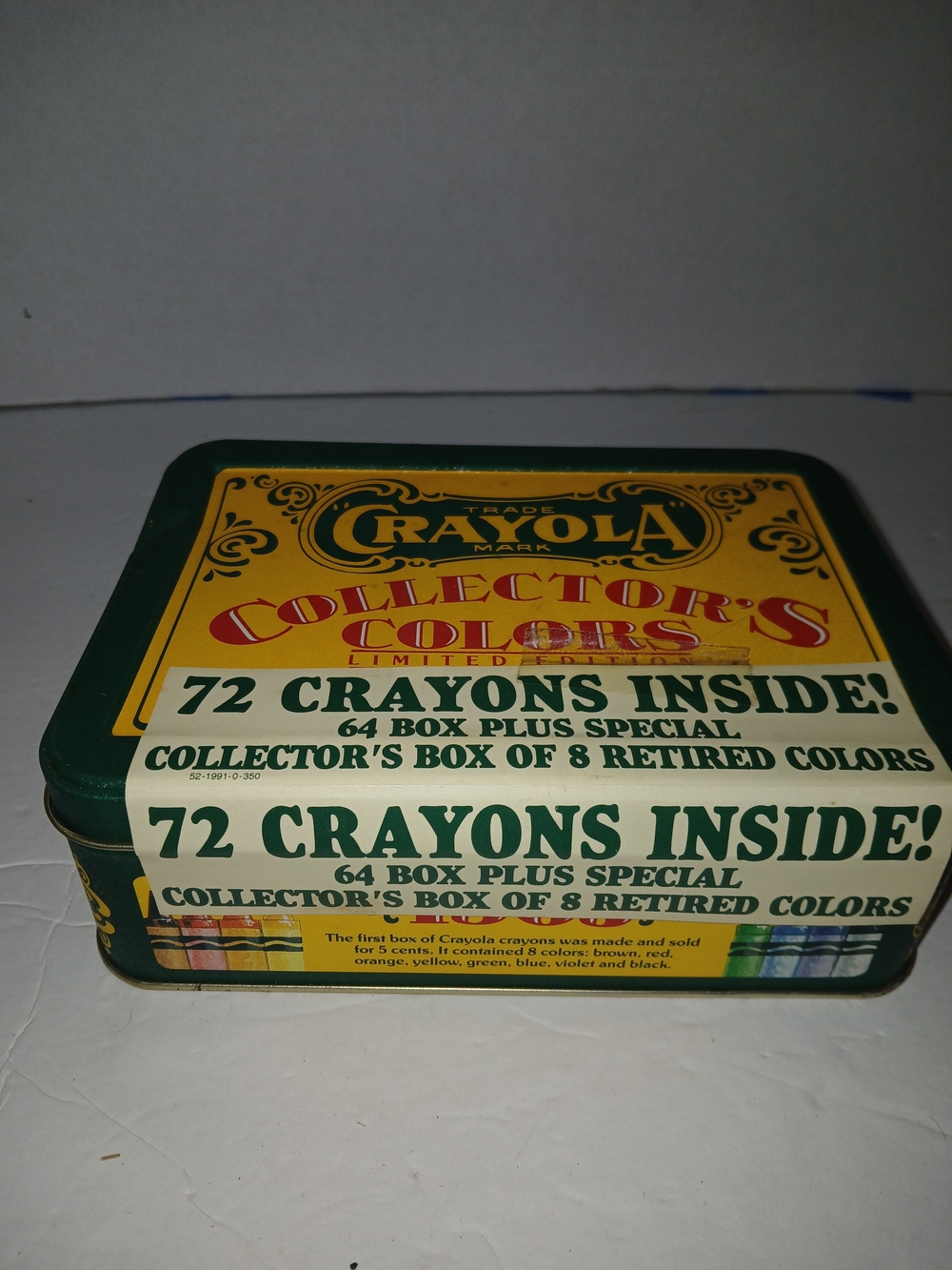 Crayola Collector's Colors 72-Crayon Tin - Green & Yellow